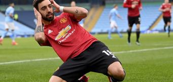 Man Utd Badge History